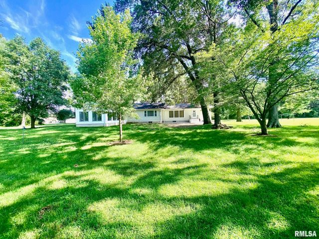 807 W MARKET Street, Christopher, IL 62822