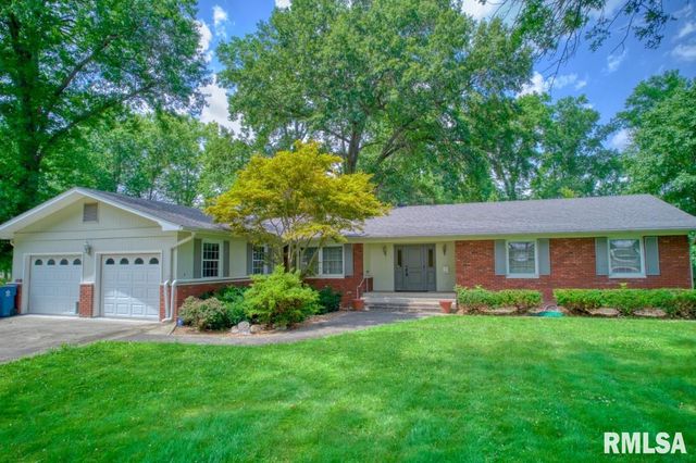 807 W MARKET Street, Christopher, IL 62822