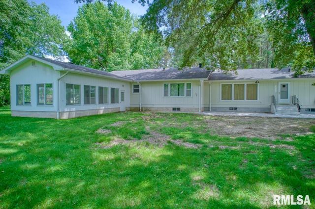 807 W MARKET Street, Christopher, IL 62822