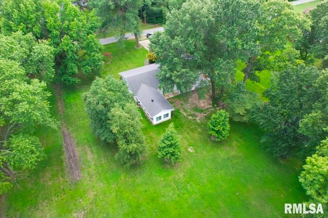 807 W MARKET Street, Christopher, IL 62822