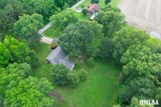 807 W MARKET Street, Christopher, IL 62822