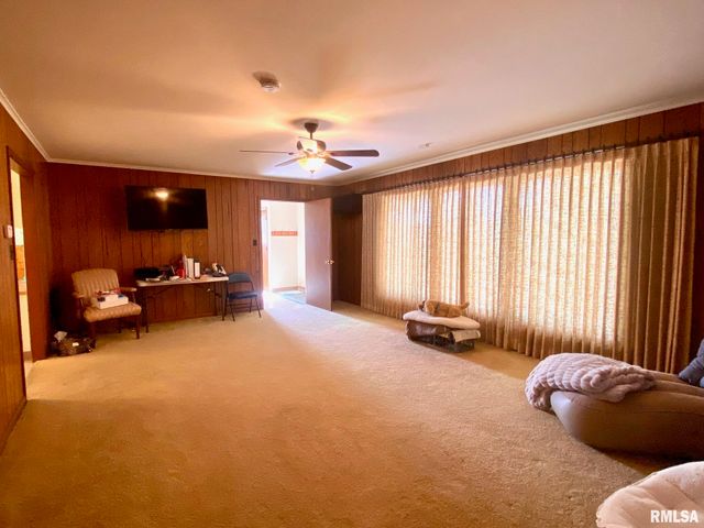 807 W MARKET Street, Christopher, IL 62822