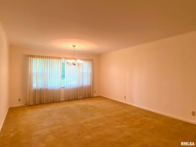 807 W MARKET Street, Christopher, IL 62822