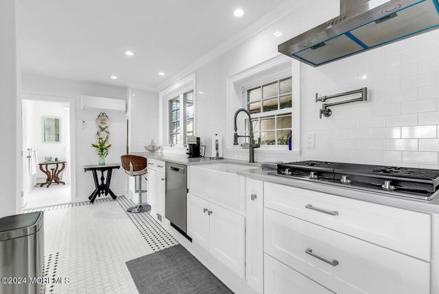 157 Portland Road, Highlands, NJ 07732