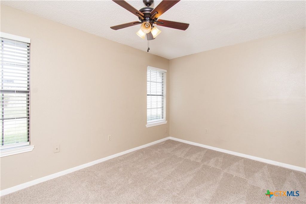 Image 23 of property listing at 3002 Honeysuckle Circle, Killeen, TX 76542