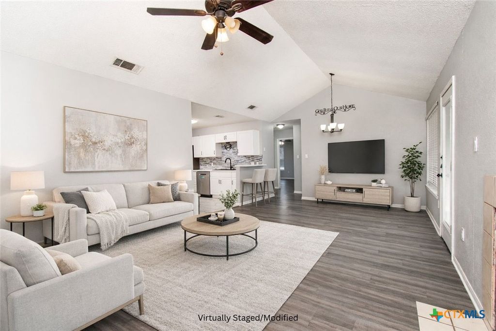 Image 3 of property listing at 3002 Honeysuckle Circle, Killeen, TX 76542