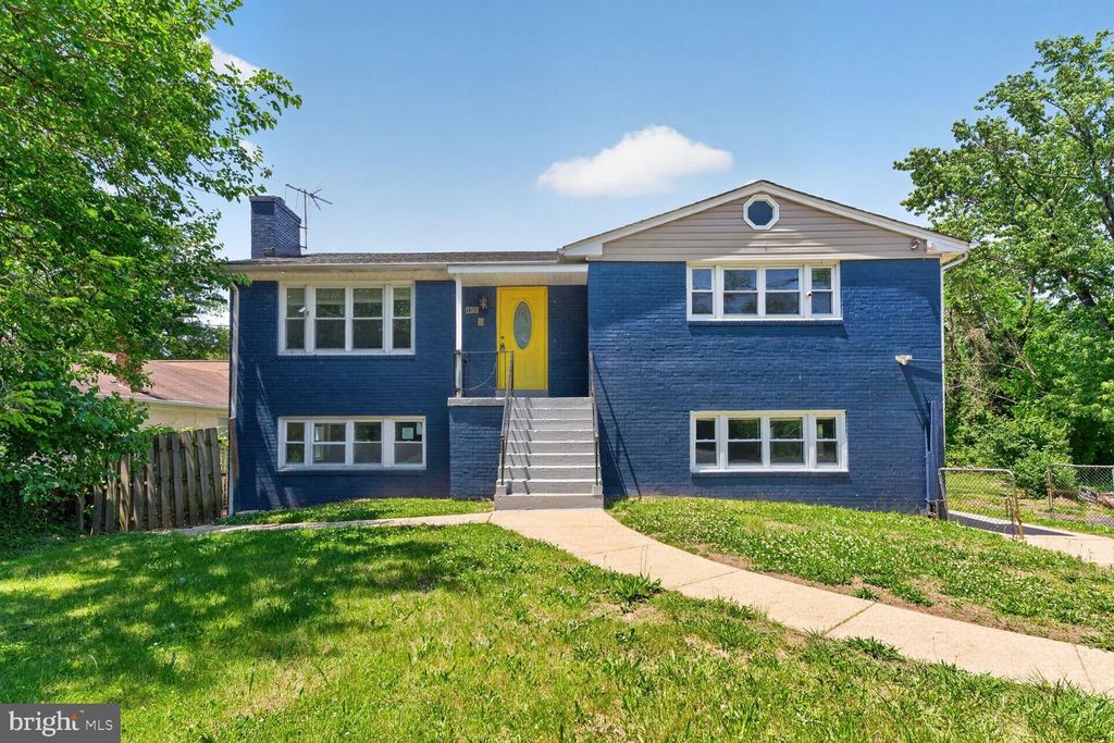 Image 1 of property listing at 7205 LIVINGSTON RD, Oxon Hill, MD 20745
