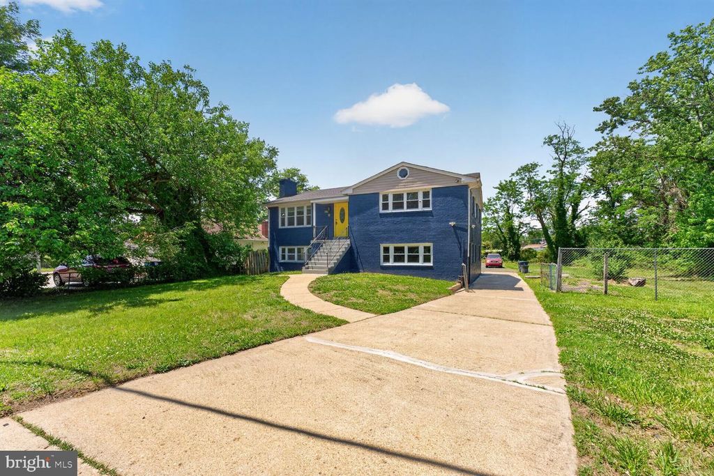 Image 2 of property listing at 7205 LIVINGSTON RD, Oxon Hill, MD 20745