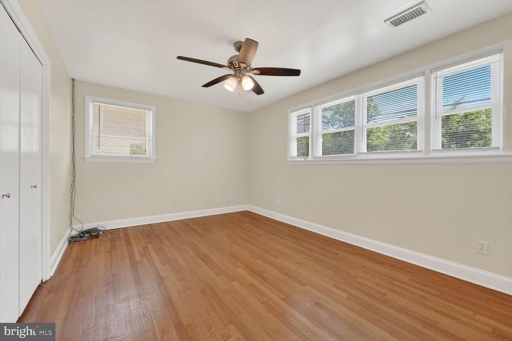 Image 12 of property listing at 7205 LIVINGSTON RD, Oxon Hill, MD 20745