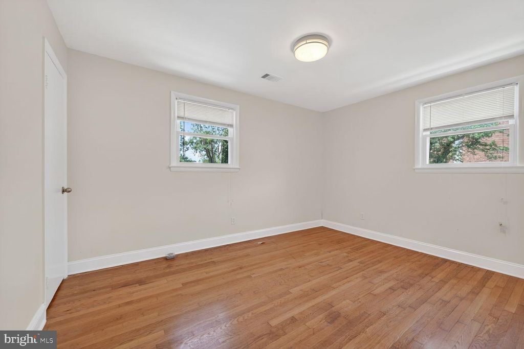 Image 13 of property listing at 7205 LIVINGSTON RD, Oxon Hill, MD 20745