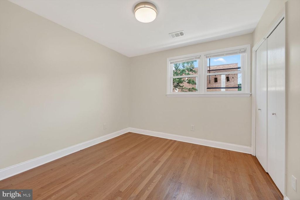 Image 15 of property listing at 7205 LIVINGSTON RD, Oxon Hill, MD 20745