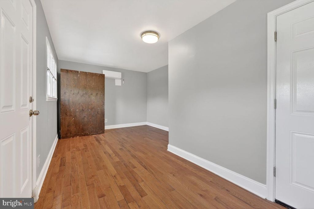 Image 16 of property listing at 7205 LIVINGSTON RD, Oxon Hill, MD 20745