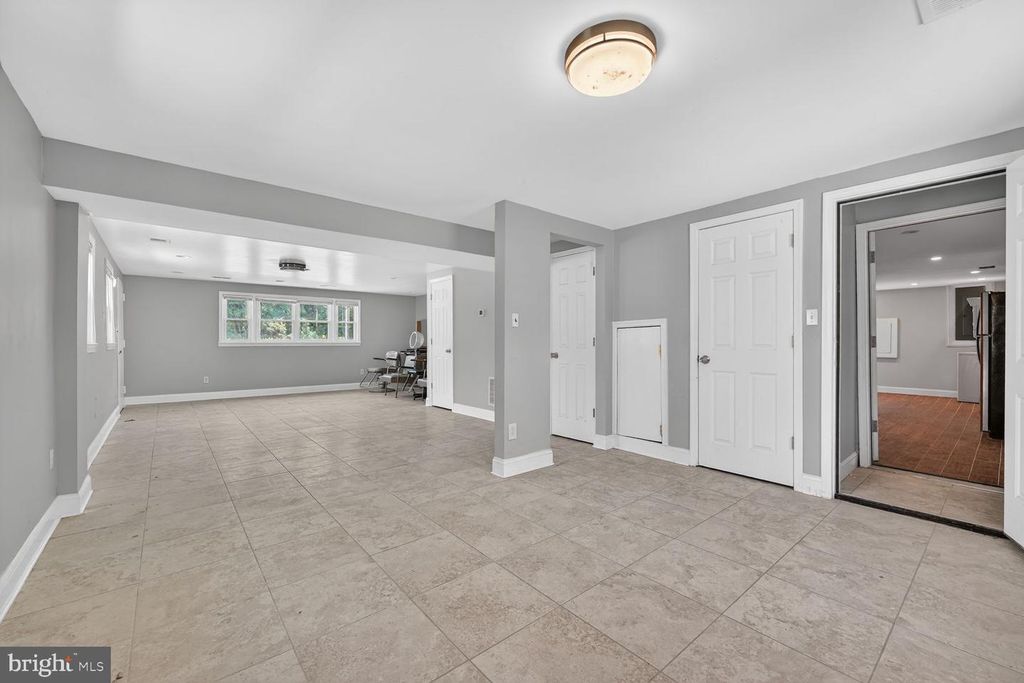 Image 18 of property listing at 7205 LIVINGSTON RD, Oxon Hill, MD 20745