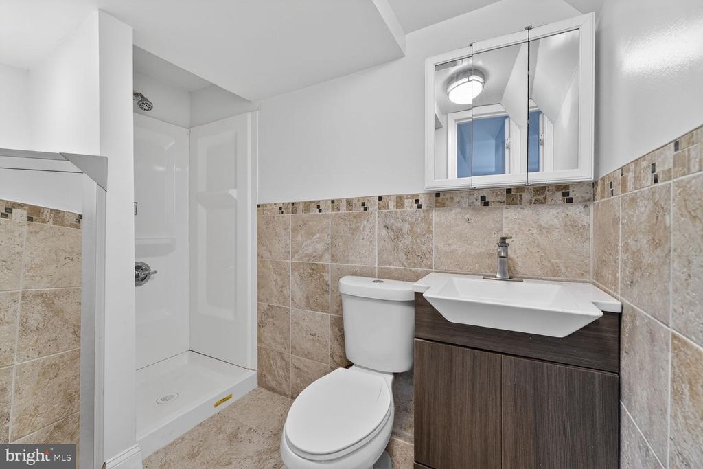 Image 20 of property listing at 7205 LIVINGSTON RD, Oxon Hill, MD 20745