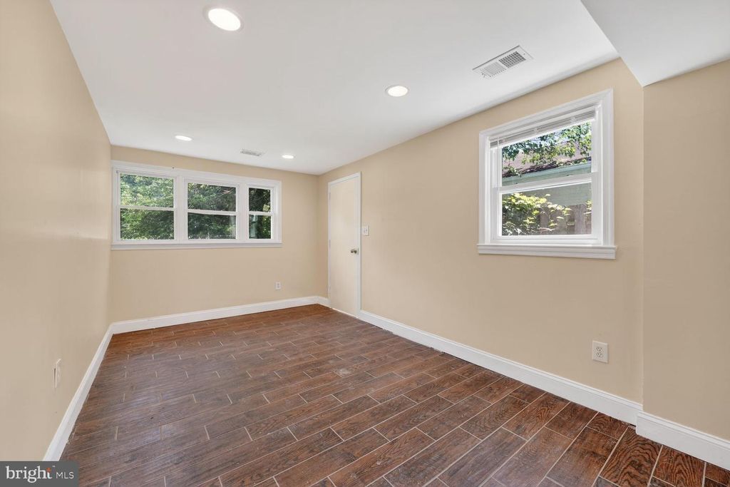 Image 21 of property listing at 7205 LIVINGSTON RD, Oxon Hill, MD 20745