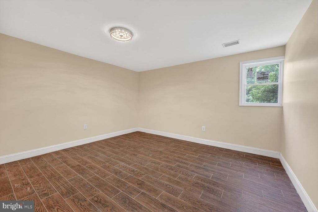 Image 22 of property listing at 7205 LIVINGSTON RD, Oxon Hill, MD 20745