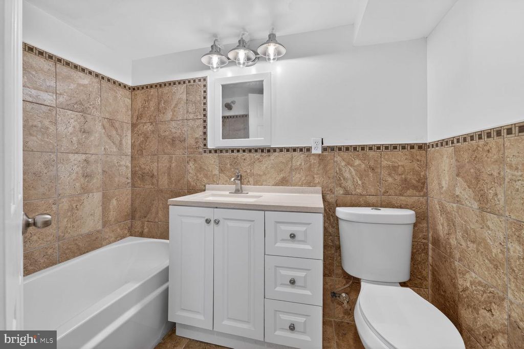 Image 23 of property listing at 7205 LIVINGSTON RD, Oxon Hill, MD 20745