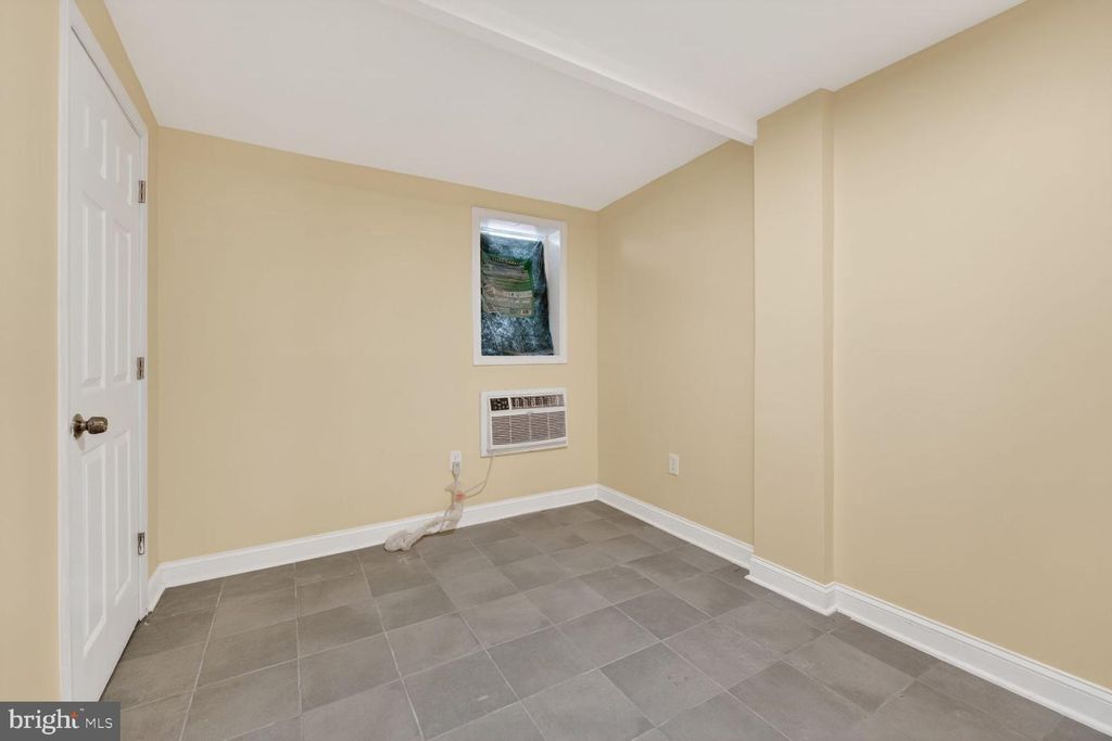 Image 24 of property listing at 7205 LIVINGSTON RD, Oxon Hill, MD 20745
