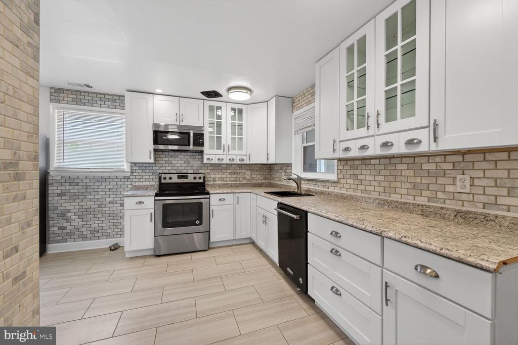 Image 8 of property listing at 7205 LIVINGSTON RD, Oxon Hill, MD 20745