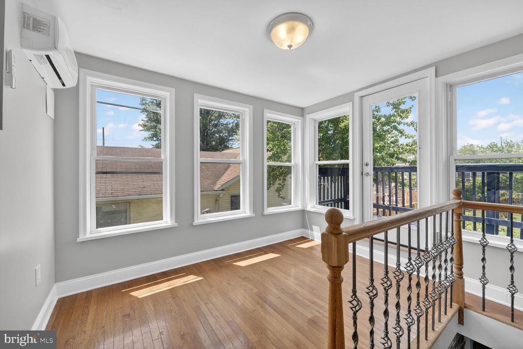 Image 10 of property listing at 7205 LIVINGSTON RD, Oxon Hill, MD 20745