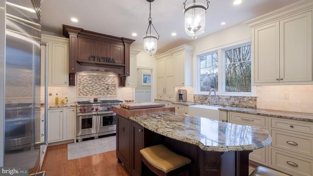 33 BITTERSWEET DR, Doylestown, PA 18901