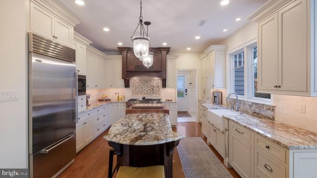 33 BITTERSWEET DR, Doylestown, PA 18901