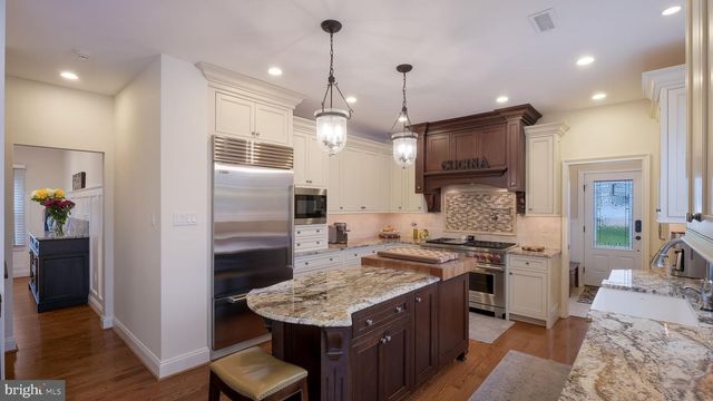 33 BITTERSWEET DR, Doylestown, PA 18901