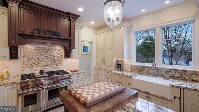 33 BITTERSWEET DR, Doylestown, PA 18901
