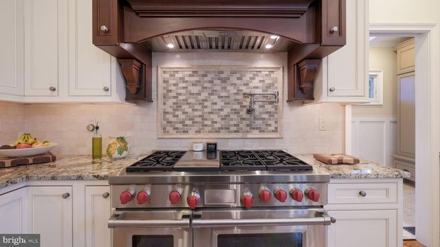 33 BITTERSWEET DR, Doylestown, PA 18901