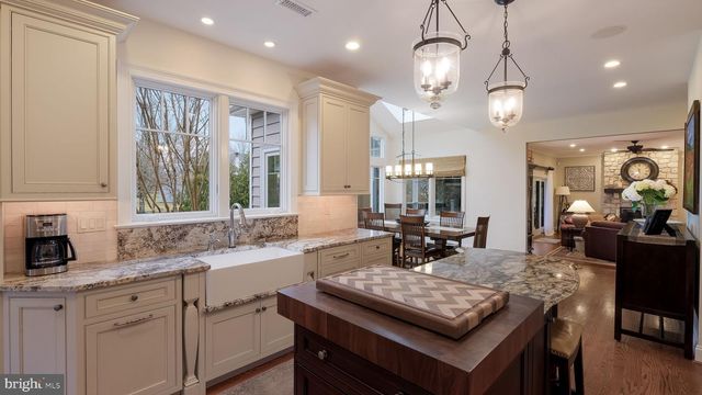 33 BITTERSWEET DR, Doylestown, PA 18901