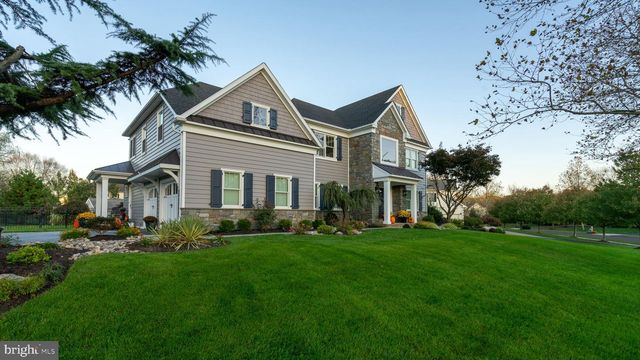 33 BITTERSWEET DR, Doylestown, PA 18901