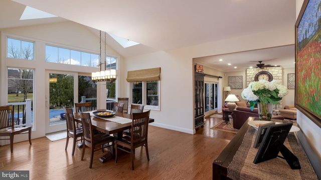 33 BITTERSWEET DR, Doylestown, PA 18901