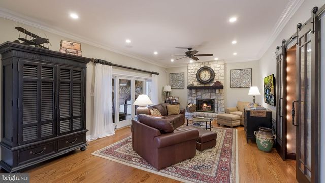 33 BITTERSWEET DR, Doylestown, PA 18901