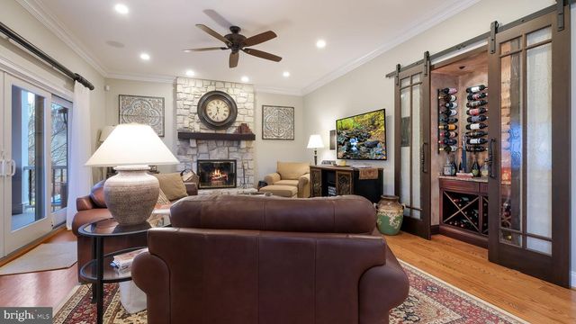 33 BITTERSWEET DR, Doylestown, PA 18901