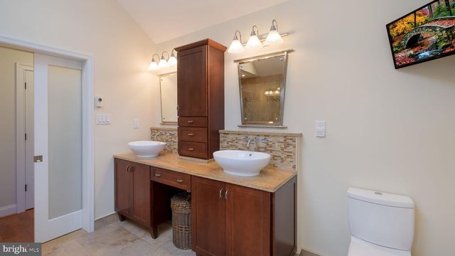 33 BITTERSWEET DR, Doylestown, PA 18901