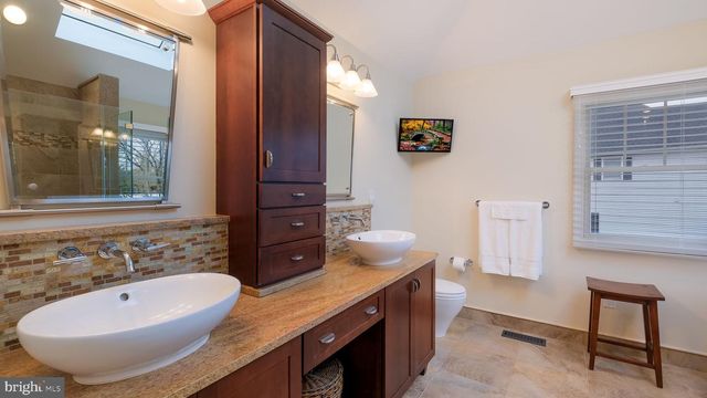 33 BITTERSWEET DR, Doylestown, PA 18901