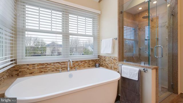 33 BITTERSWEET DR, Doylestown, PA 18901