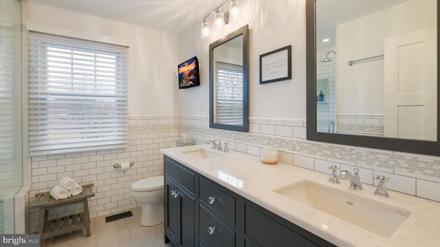 33 BITTERSWEET DR, Doylestown, PA 18901