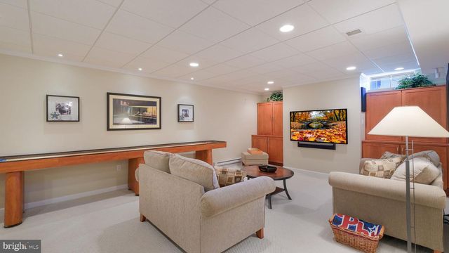 33 BITTERSWEET DR, Doylestown, PA 18901
