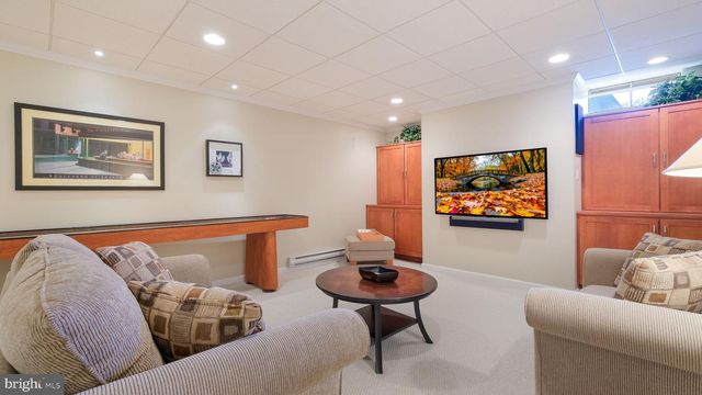 33 BITTERSWEET DR, Doylestown, PA 18901