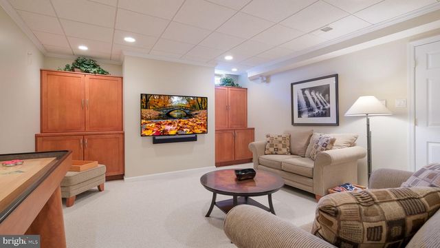 33 BITTERSWEET DR, Doylestown, PA 18901