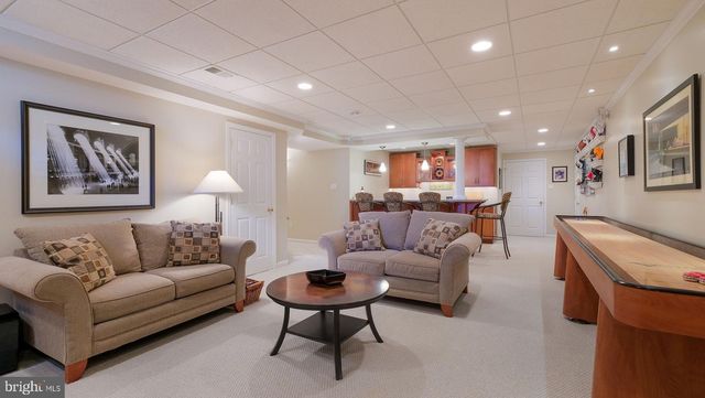 33 BITTERSWEET DR, Doylestown, PA 18901