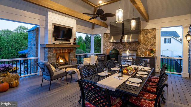 33 BITTERSWEET DR, Doylestown, PA 18901