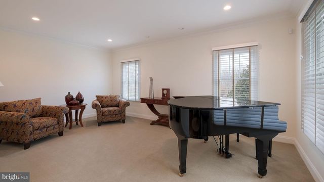33 BITTERSWEET DR, Doylestown, PA 18901