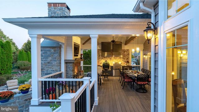 33 BITTERSWEET DR, Doylestown, PA 18901