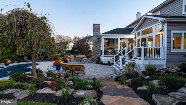 33 BITTERSWEET DR, Doylestown, PA 18901