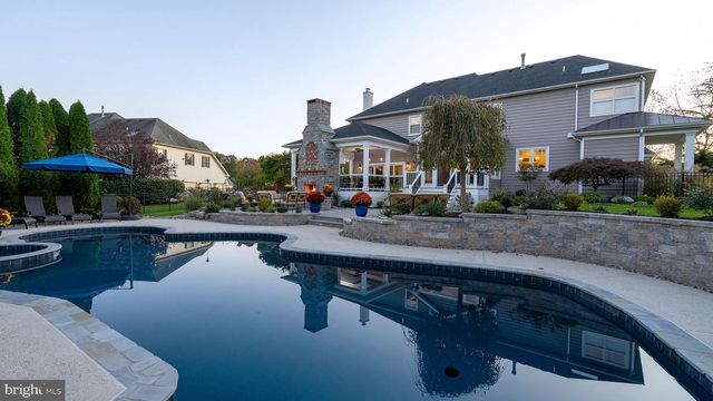 33 BITTERSWEET DR, Doylestown, PA 18901