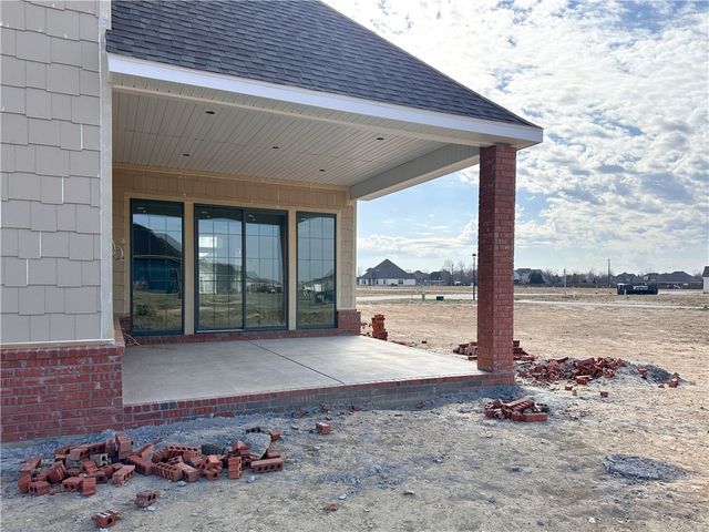 3122 Courtyard Street, Springdale, AR 72762