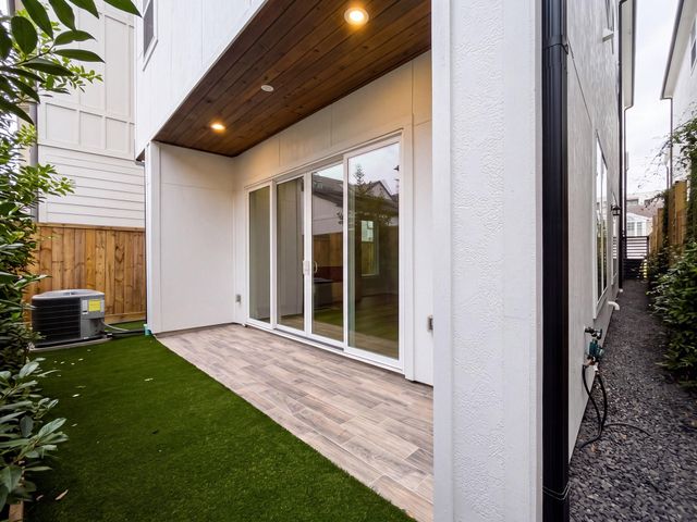 902 Knox Street A, Houston, TX 77007