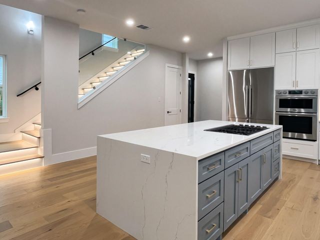 902 Knox Street A, Houston, TX 77007